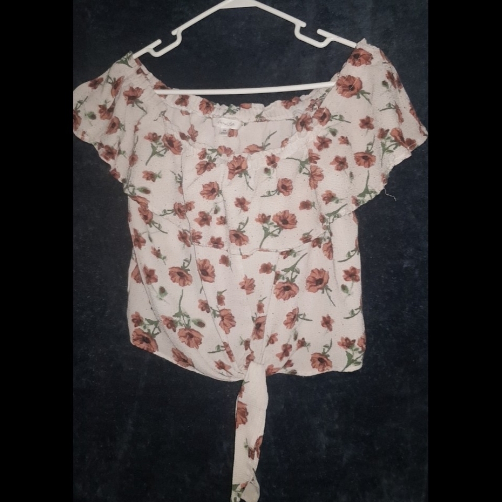 Short sleeve off the shoulder